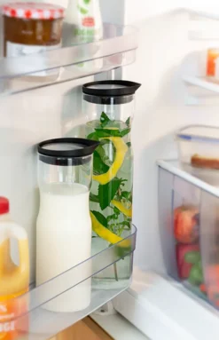 APS Glaskaraffe /// Ø 8 Cm, H: 25 Cm, 1 Liter /// Glas, 18/8 Edelstahl, Silikon /// Deckel Matt Poliert /// 10721 -Küchenwaren Geschäft 0e81455f4531a537504fbb449e0b2e33