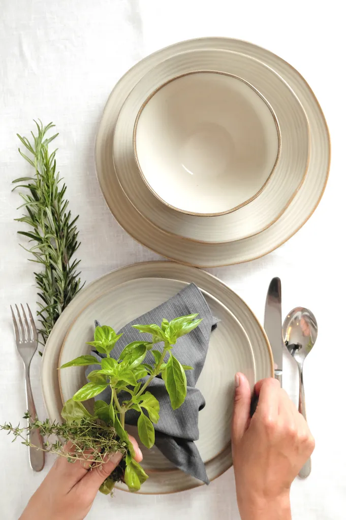 Mäser 931371 Nottingham Vintage Tafel-Service Für 4 Personen Mit Speiseteller Und Suppenteller Im Retro-Look, Steinzeug, Beige, 8-teilig (1 Set) 7 Mäser 931371 Nottingham Vintage Tafel-Service Für 4 Personen Mit Speiseteller Und Suppenteller Im Retro-Look, Steinzeug, Beige, 8-teilig (1 Set) – Bild 5