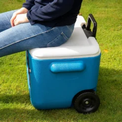 Coleman Kühlbox "50 QT Polylite Wheeled Mesh" -Küchenwaren Geschäft 37949b6f0ed8b57739dc4749f96c5d4a