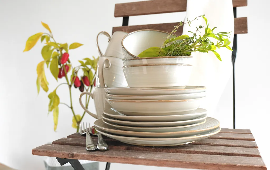 Mäser 931371 Nottingham Vintage Tafel-Service Für 4 Personen Mit Speiseteller Und Suppenteller Im Retro-Look, Steinzeug, Beige, 8-teilig (1 Set) 8 Mäser 931371 Nottingham Vintage Tafel-Service Für 4 Personen Mit Speiseteller Und Suppenteller Im Retro-Look, Steinzeug, Beige, 8-teilig (1 Set) – Bild 6