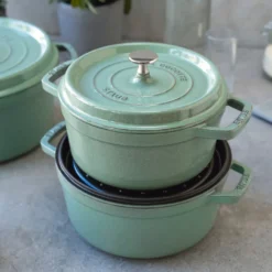 STAUB Cocotte Rund 28 Cm Salbei -Küchenwaren Geschäft 9ae1d3e6dc047b0f32672180fedca8fb