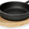 Servierpfanne Mit Holzuntersetzer, Gusseisen Unbeschichtet, 10-18 Cm Ø Wählbar : Servierpfanne Mit Holzuntersetzer, Ø 18 Cm, Variante: Servierpfanne Mit Holzuntersetzer, Ø 18 Cm -Küchenwaren Geschäft dc85ed652c6ef51c68f55db904425126