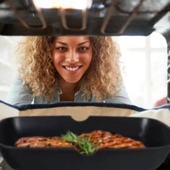 Relaxdays Grillpfanne Mit Holzgriff -Küchenwaren Geschäft e306d6277461635478f122db137ebd6a